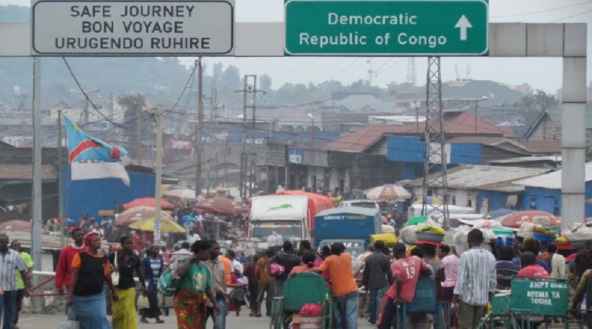 Rwandans crossing to DRC have been warned of possible violence.