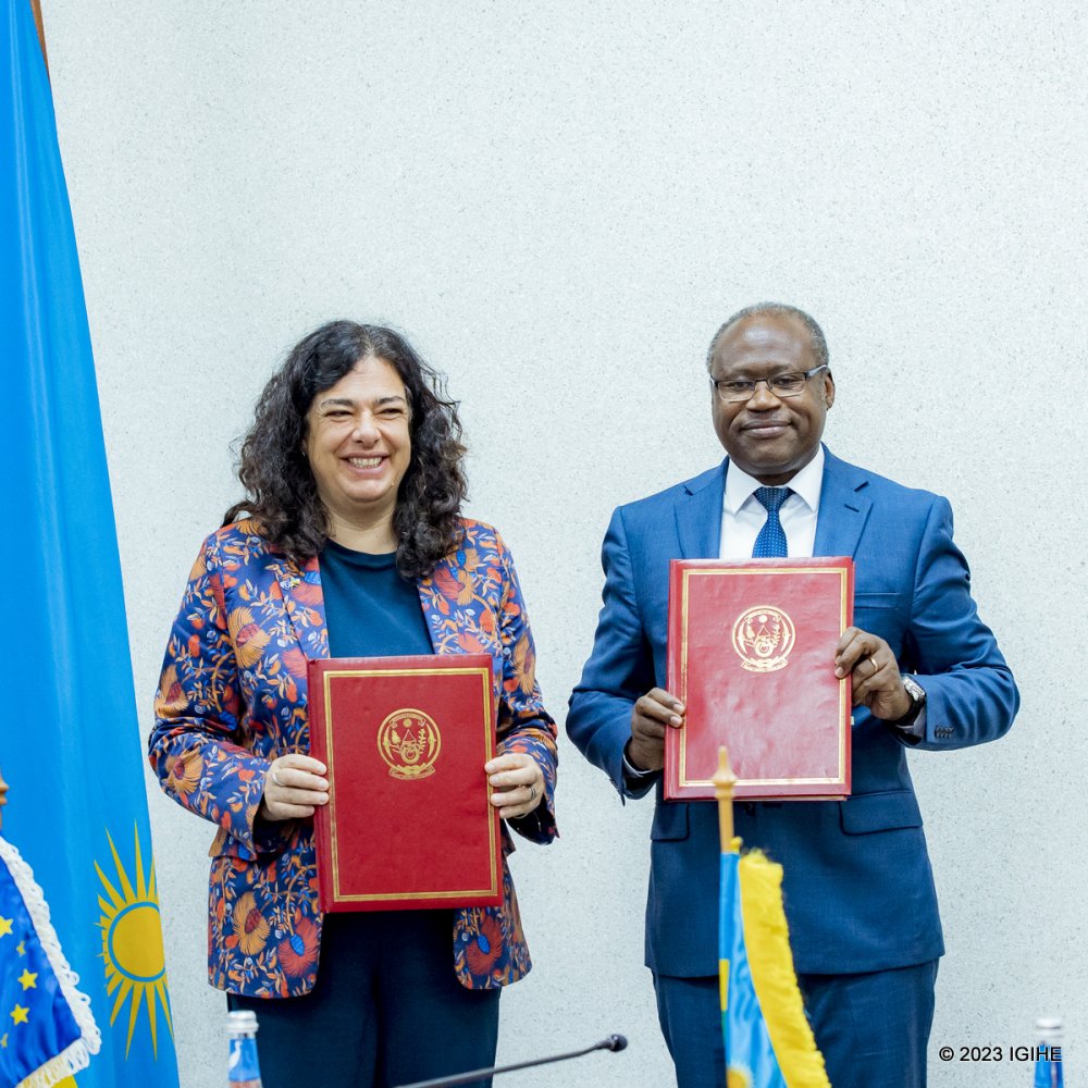 Minister Ndagijimana (right) and EU Ambassador to Rwanda, Uyarra after signing the agreement. 