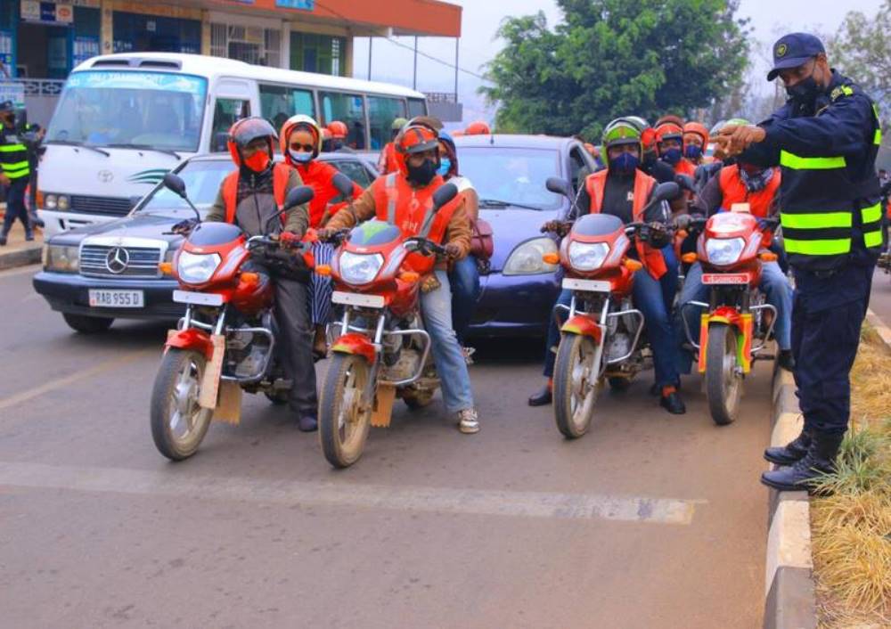 ACP Gerald Mpayimana alerting road users to abide by road traffic rules particularly respecting traffic lights.