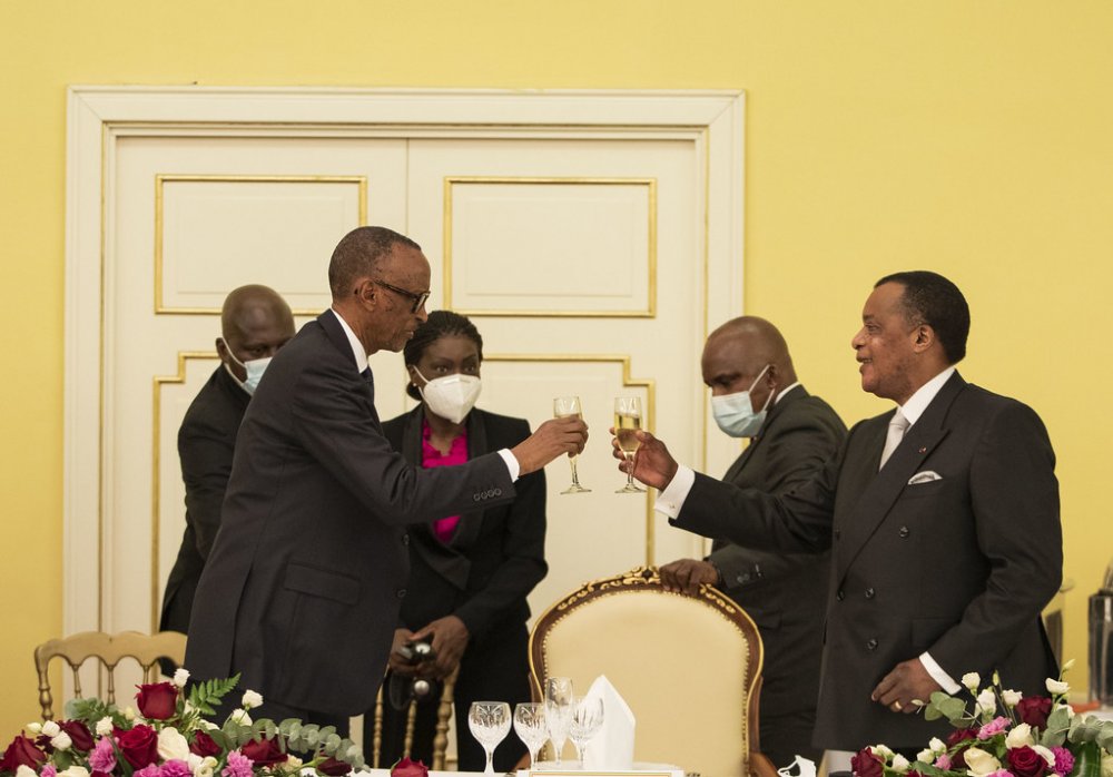 The host President Denis Sassou Nguesso joining Kagame for a toast. 