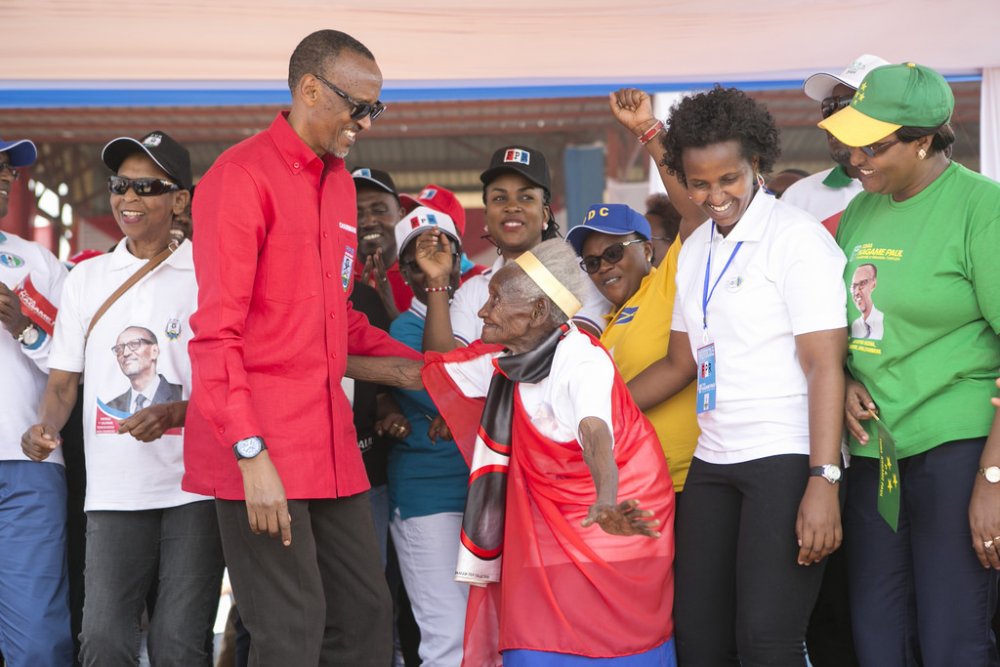  Nyiramandwa chatting with President Kagame in 2017. 