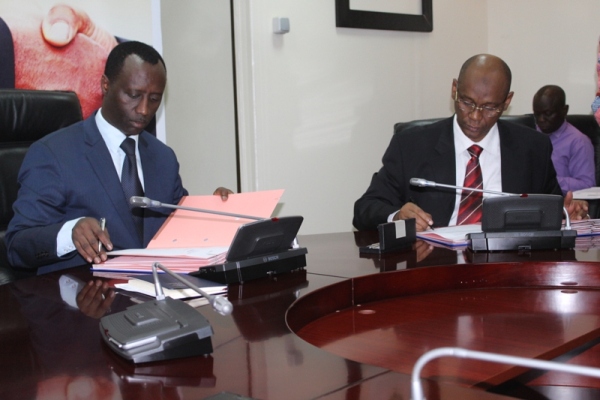 The CEO of BRD, Alex Kanyankore and the director of FSA, Ahmadou Abdoulaye Diallo signing agreements last week 