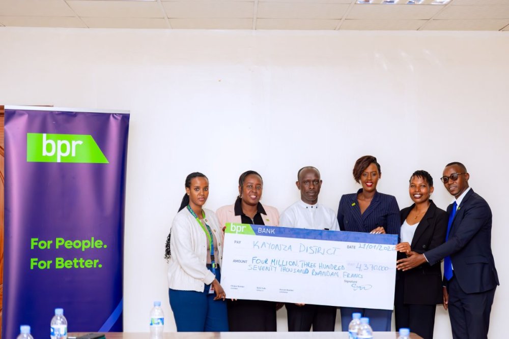 Employees of BPR Bank Rwanda Plc have contributed Rwf 4.3 million to cover community-based health insurance for 1,456 vulnerable residents of Kayonza District.