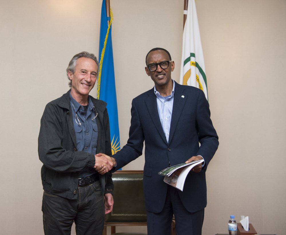 President Paul Kagame receiving the coach of Rwanda Cycling Team and the head of the School of Cycling in Musanze, Jock Boyer.