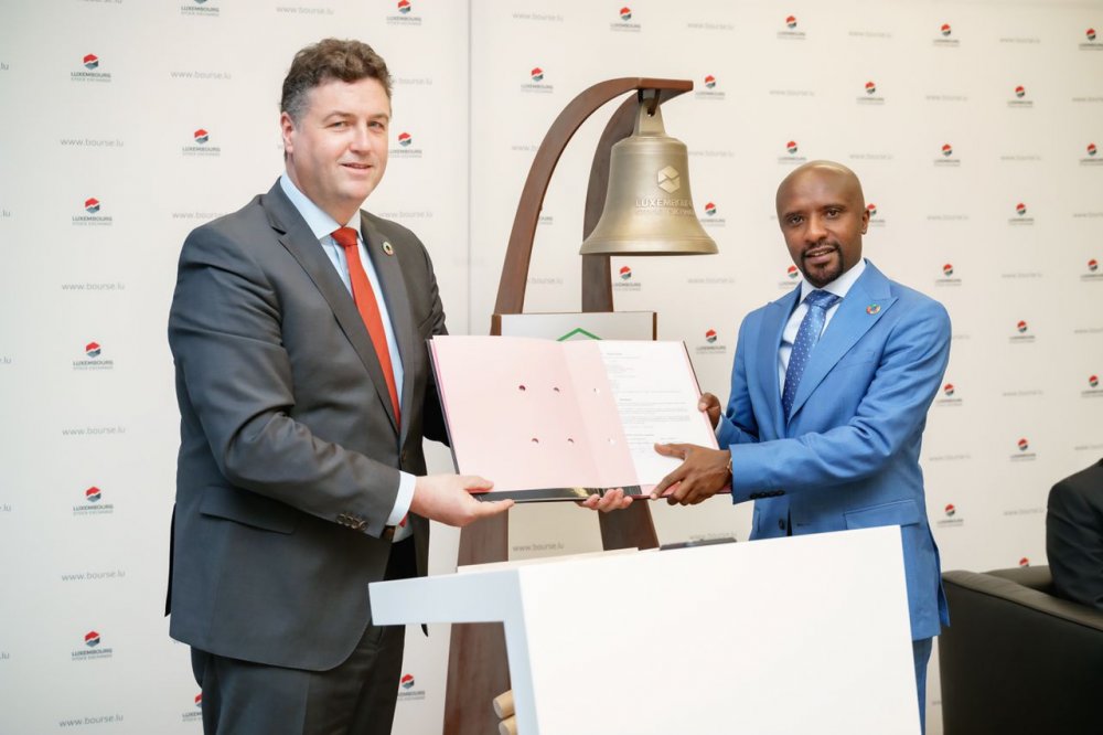 Mr Arnaud Delestienne and the CEO of Rwanda Stock Exchange (right) after signing the MoU.  
