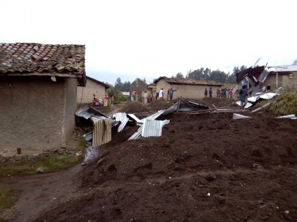 Rainstorms have destroyed 100 houses. 