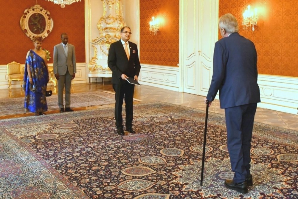 Rwanda’s ambassador to Germany, Igor Cesar has presented letters of credence to the President of Czech Republic