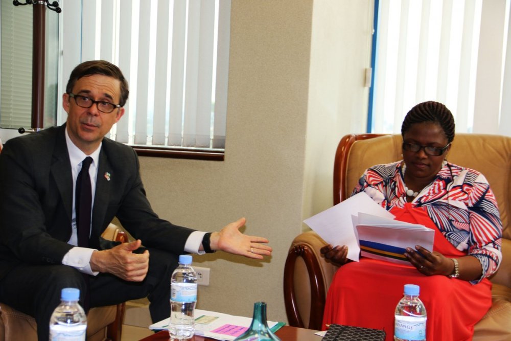 The Ambassador of the United States of America to Rwanda, Peter H. Vrooman paid a courtesy call to the Ministry of Disaster Management and Refugees and was received by MIDIMAR Minister, Jeanne d’Arc De Bonheur.