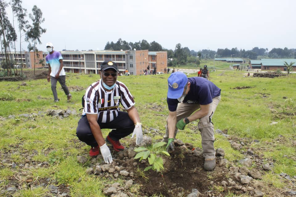 us ambassador to Rwanda, Peter Vrooman joined residents to plant trees.  
