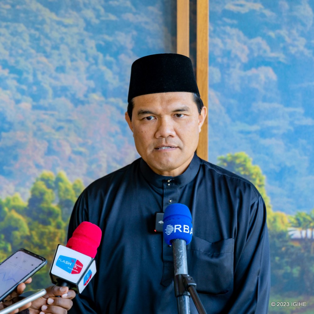 The Malaysian Ambassador emphasized the need for stronger economic cooperation. 