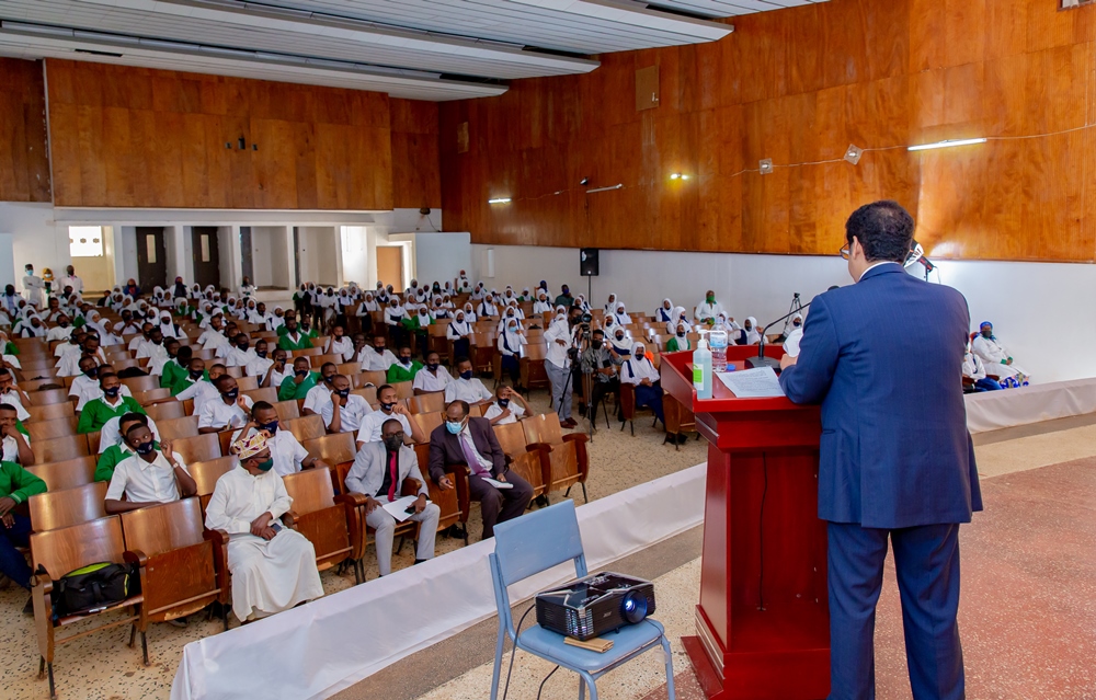 Amb. Alqahtani interacting with students at the Islamic Secondary School for Sciences. 