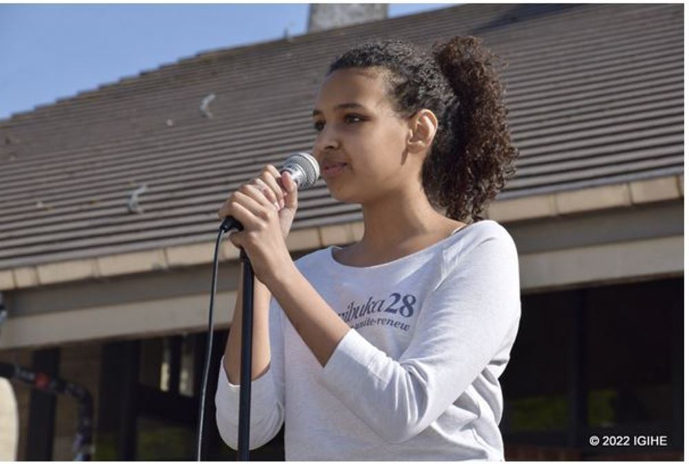 Marie-Emilie singing at a commemoration event in Louvain-la-Neuve. 