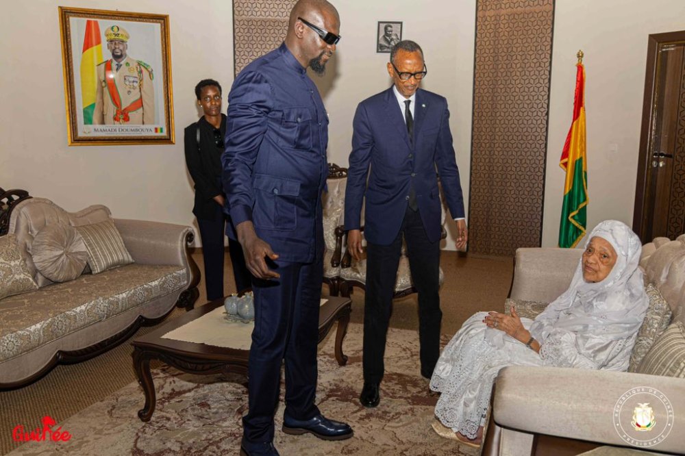 President Kagame and Doumboua met with Hadja Andrée Touré, the widow of the first President of Guinea.