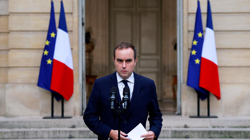 French President Emmanuel Macron on Friday evening reappointed Sebastien Lecornu as prime minister, announced the Presidency, four days after accepting his resignation.
