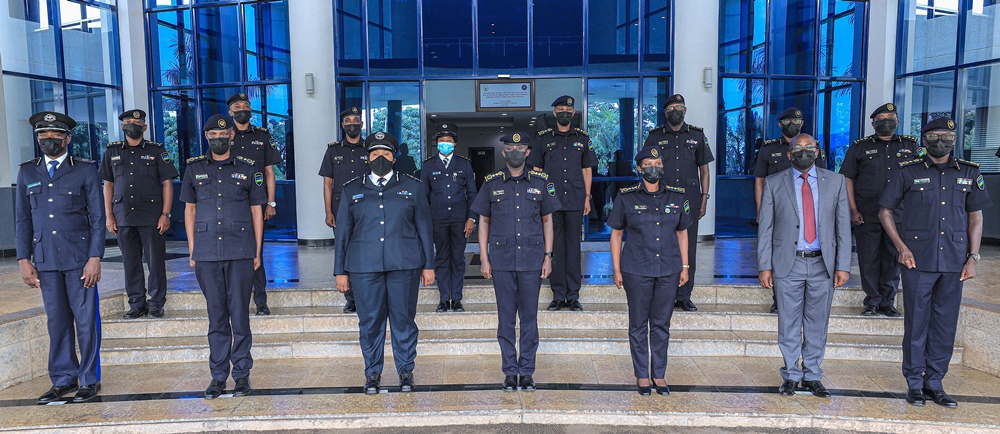 The visiting delegation in a group photo with RNP officers.