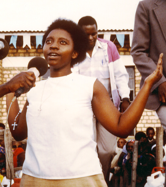 Alphonsine Mumureke said that she saw a Lady of incomparable beauty, who presented herself as 'Nyina wa Jambo' (Mother of the Word).