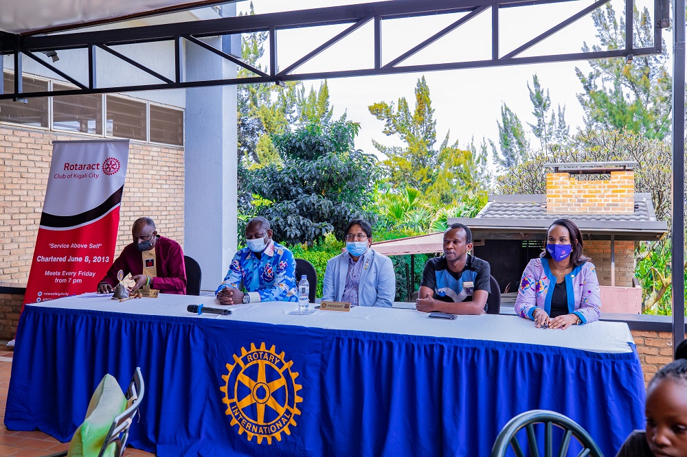The ceremony held at Hôtel des Mille Collines on 11th December 2021 brought together leaders of all Rotary and Rotaract Clubs in Rwanda.