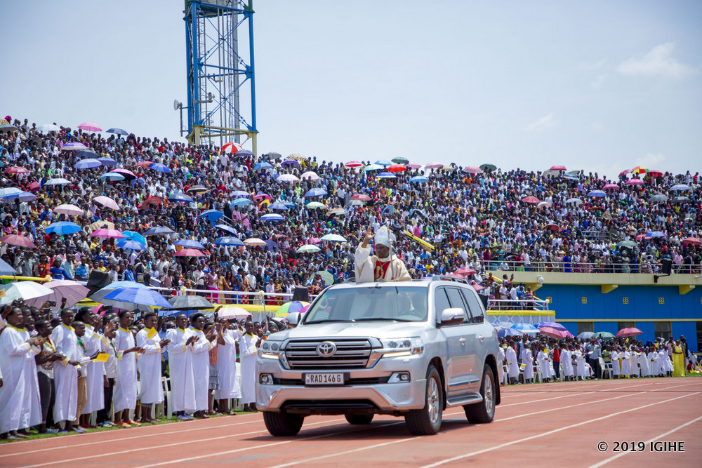 Arcbishop Antoine Kambanda greeting the believers he was appointed to lead