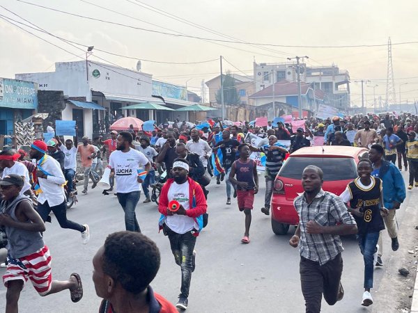 Protestors turned violent and threw stones on Rwandan territory. 