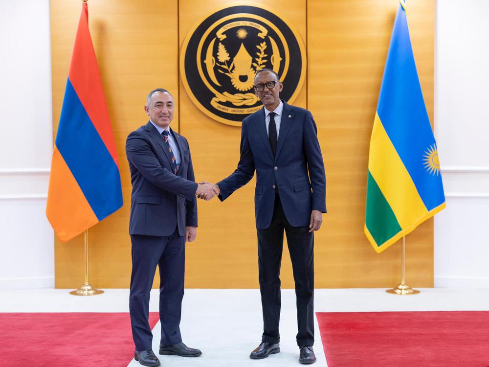 Ambassador Sahak Sargsyan of Armenia with President Kagame at Urugwiro Village.