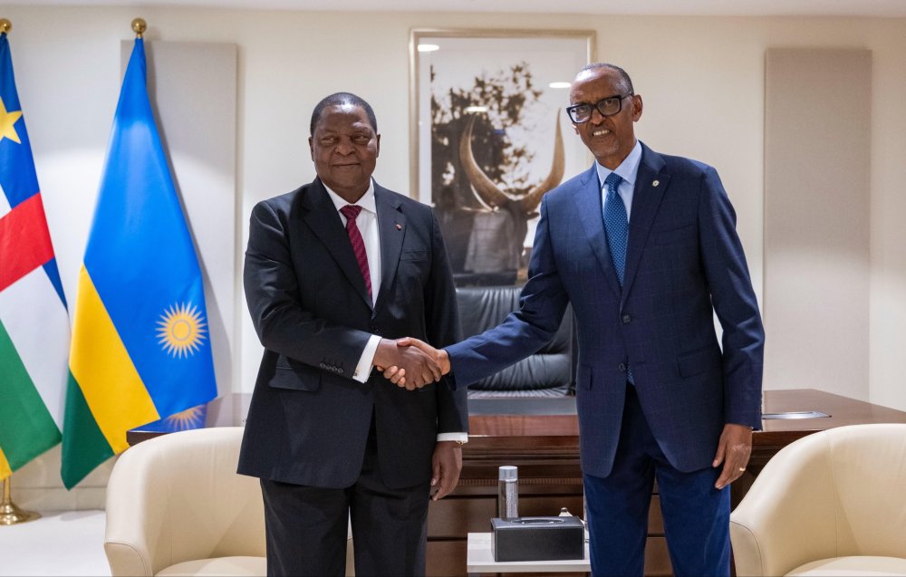 President Kagame and his counterpart of CAR exchanged on the opportunities to strengthen bilateral cooperation through collaboration in various sectors of mutual benefit for the people of the Central African Republic and Rwanda.