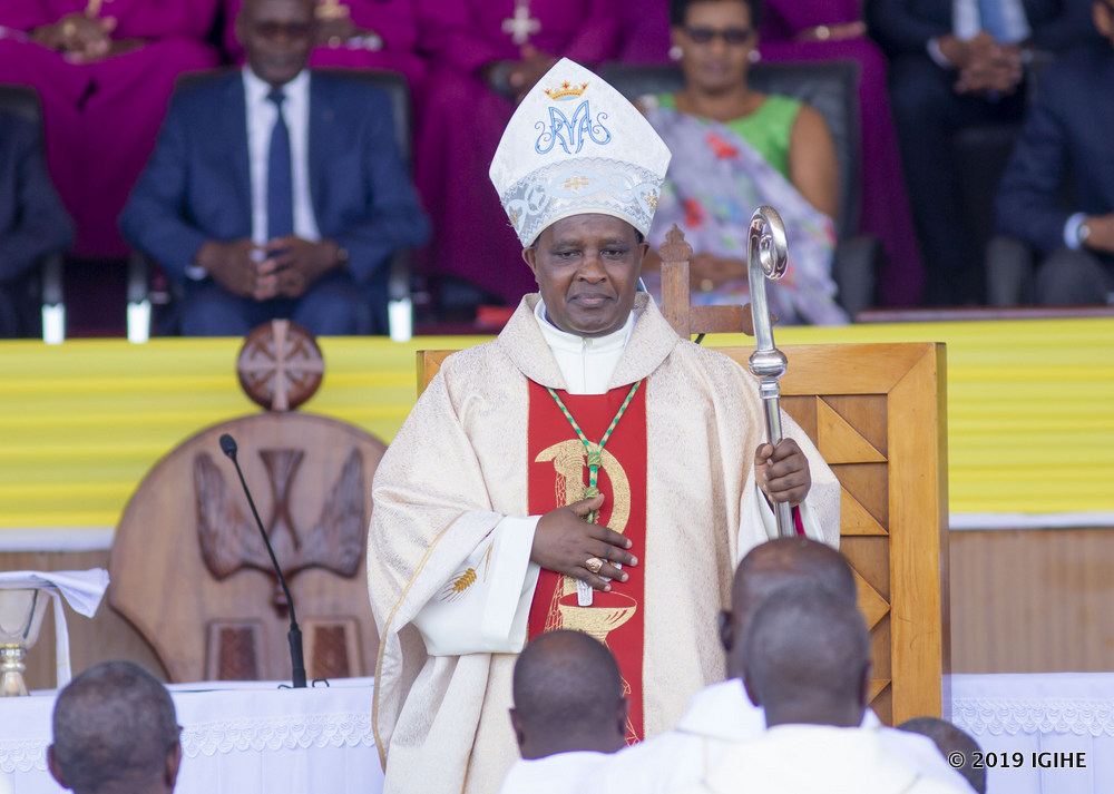 Cardinal Kambanda criticized the international community for turning a blind eye to the lessons of the Genocide against the Tutsi, focusing instead on their own interests. 