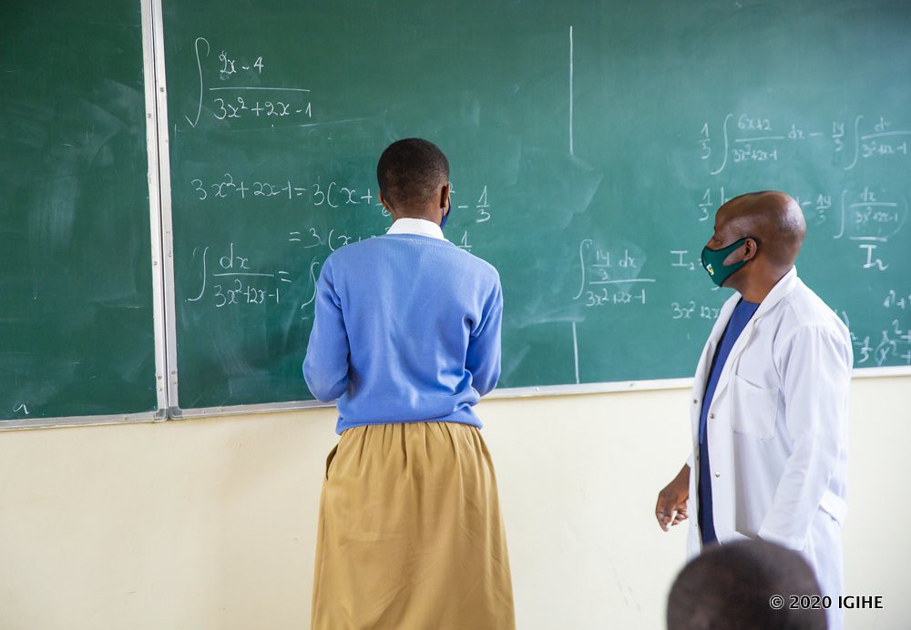 Rwanda's secondary school teachers are set to start treating Malaria.