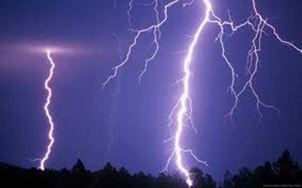 Lighting has killed a girl identified as Dorcas Uwajeneza, residing in Rubavu District of Western Province causing trauma to her grandmother with whom they lived together.