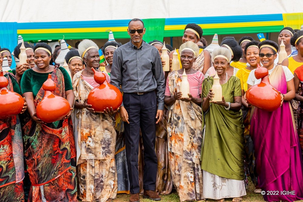 President Paul Kagame pose for a photo with women during his outreach visit to Western Province last year. 