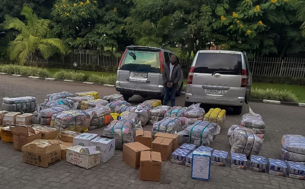 Police in Rubavu District have impounded two Congolese registered vehicles transporting assorted goods, including 25 bales of second-hand clothes and skin bleaching cosmetics.