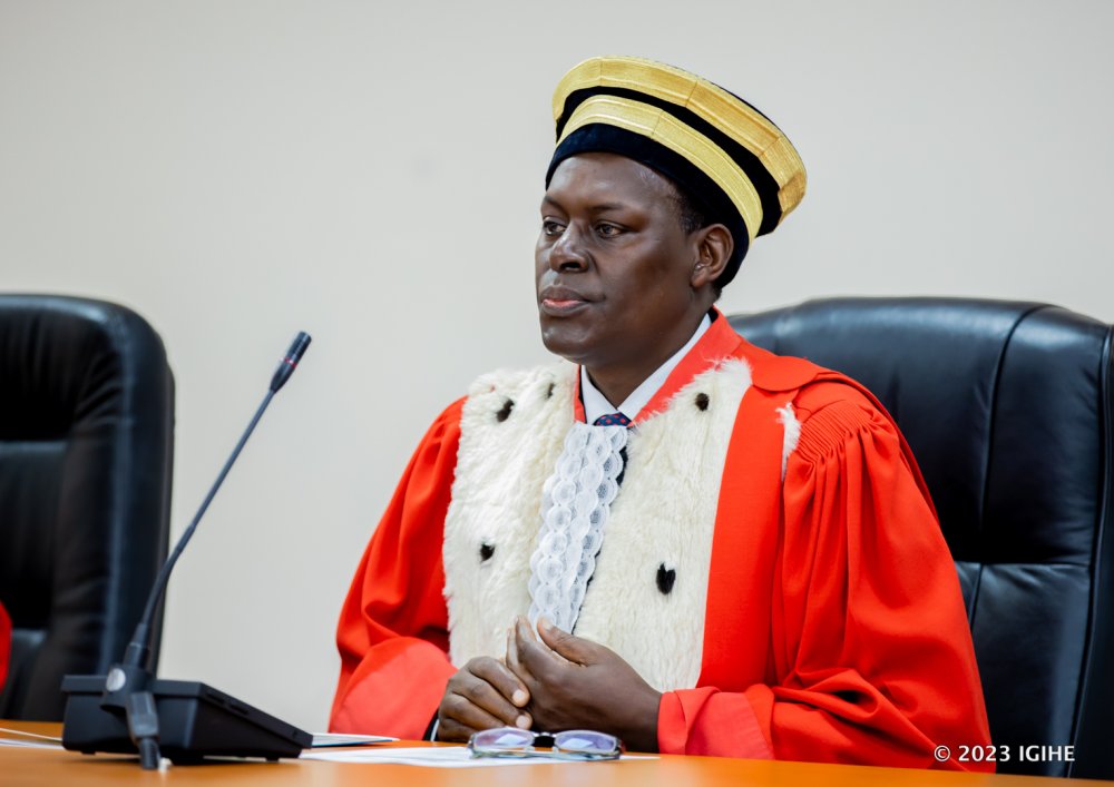The President of Supreme Court, Dr. Faustin Ntezilyayo officiated the swearing-in of Odda Gasinzigwa. 