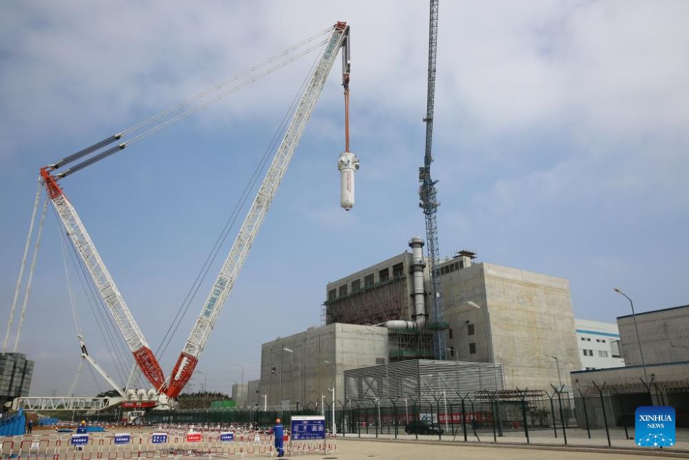 The first steam generator of Shidaowan high temperature gas-cooled reactor nuclear power plant is hoisted in place on Jan. 27, 2019. (Photo by Song Kunyang/Xinhua)