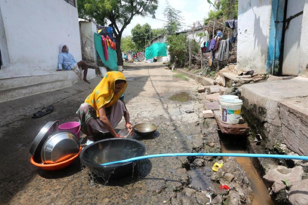 A villager washes utensils at a water supply pipeline at village Gora in Bhopal, capital of India's Madhya Pradesh state, June 22, 2022. The rural water supply project is funded by the New Development Bank. (Xinhua)