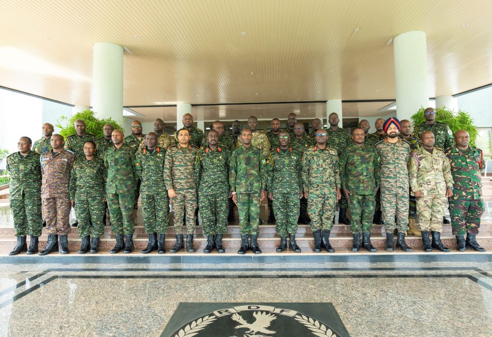 UPDF Senior Command and Staff College faculty, students visited RDF headquarters on Tuesday.