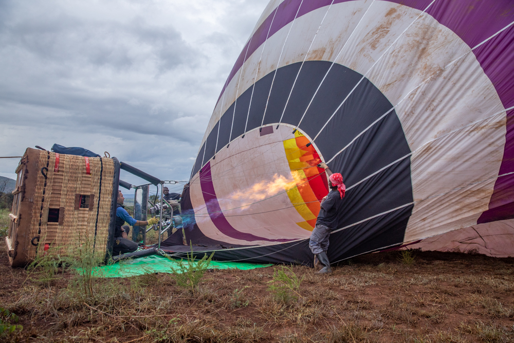 Royal Balloon Rwanda operates two hot air balloons that can accommodate 4 to 6 guests.