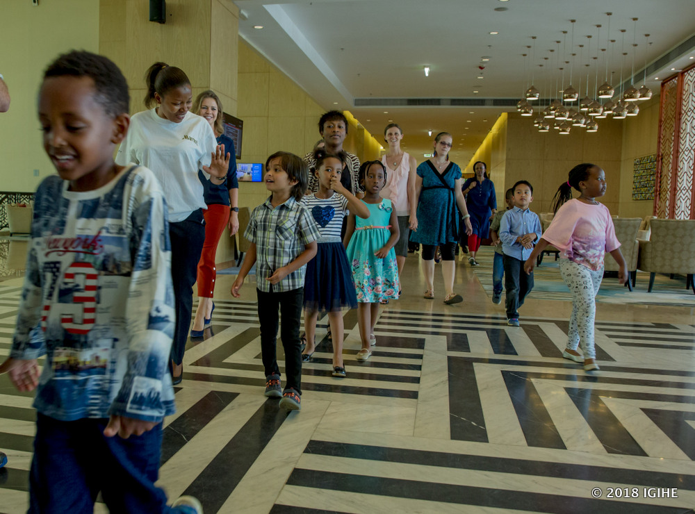 Children tour Marriott Hotel
