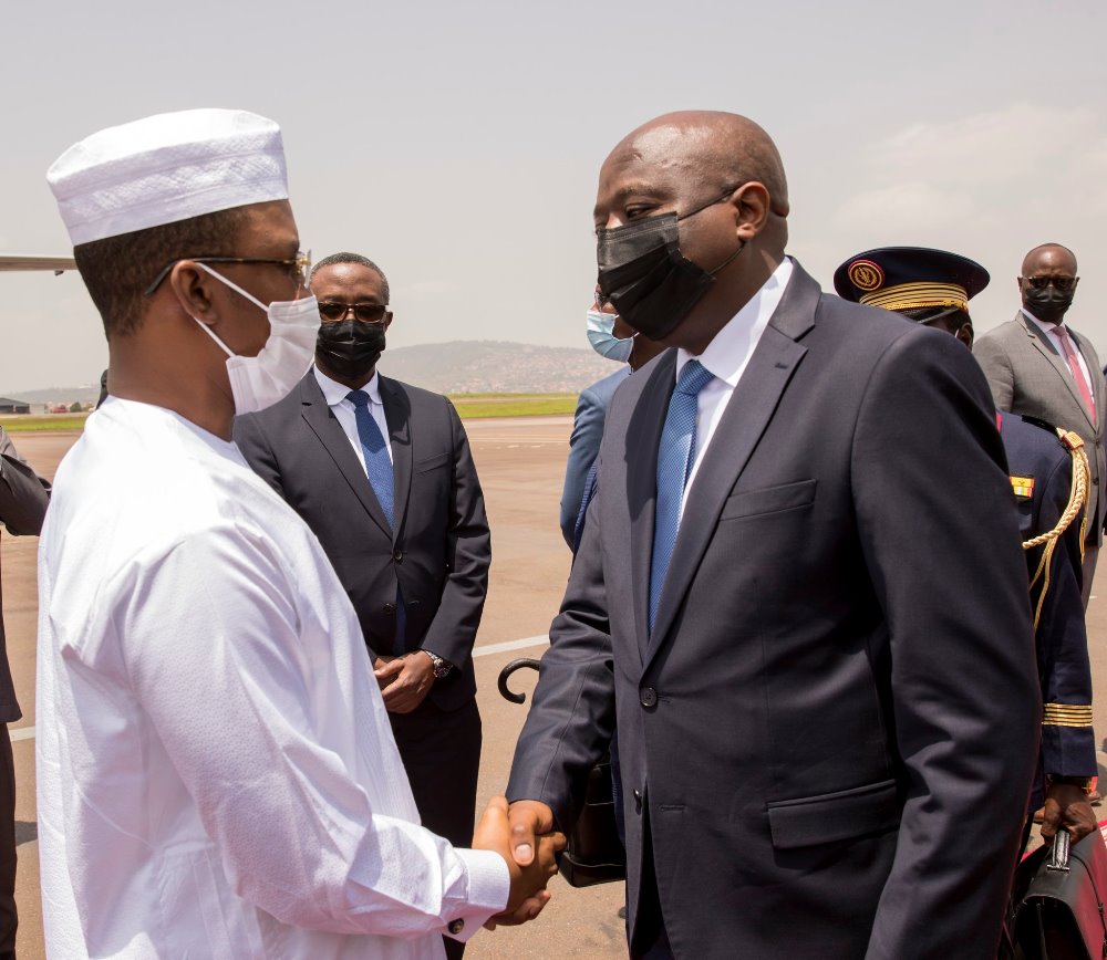 General Mahamat Idriss Déby Itno bidding farewell to Premier Ngirente. 