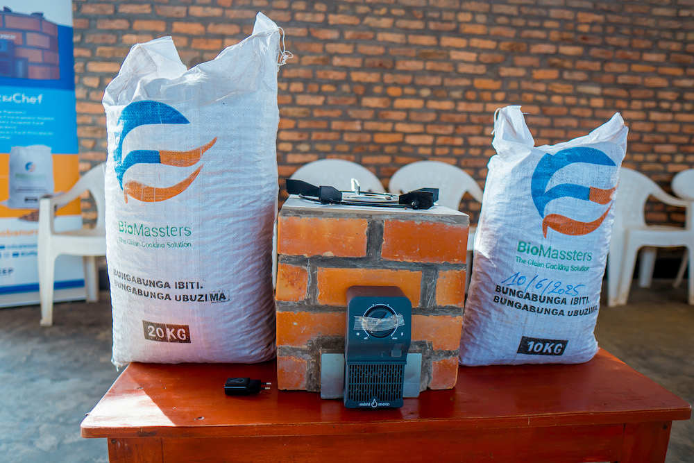 Residents received stoves along with 20 kilograms of pellets for use with BioMassters stoves.