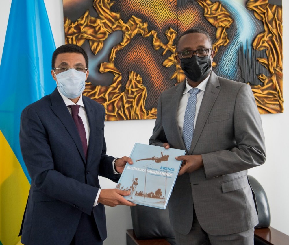 Amb. Ahmed Samy Mohamed El-Ansar has bid farewell to the Minister of Foreign Affairs, Dr. Vincent Biruta. 