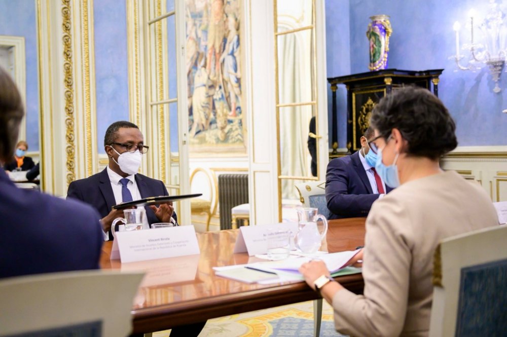The MoU was signed yesterday between Rwanda’s Minister of Foreign Affairs and International Cooperation, Dr Vincent Biruta and his counterpart of Spain, Arancha González Laya.  