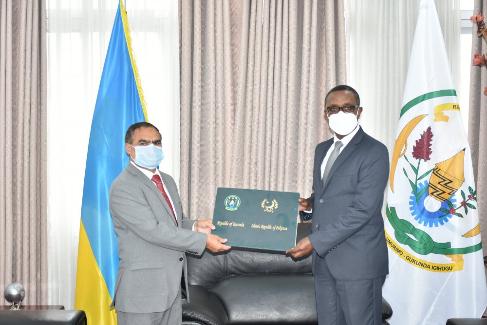The Minister of Foreign Affairs and International Cooperation, Dr. Vincent Biruta yesterday received Mr. Amir Muhammad Khan, High Commissioner-designate of Pakistan who presented copies of his credential letters.