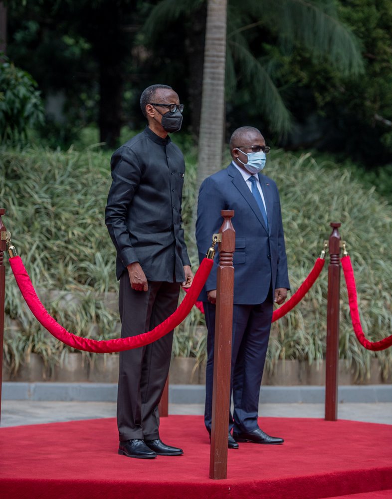 Kagame receiving his counterpart of Guinea-Bissau at Urugwiro Village.  