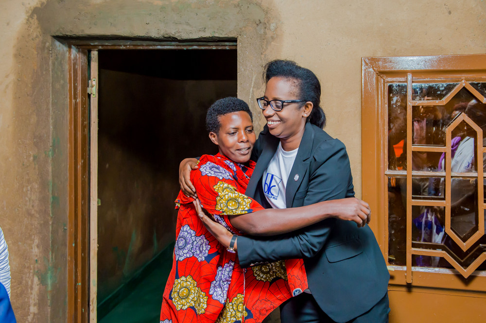 Staff of BK Capital, BK Insurance, BK TecHouse and Bank of Kigali led by the bank CEO Dr. Diane Karusisi, today, unveiled solar home systems that they donated to a hundred families of survivors in Rulindo District 