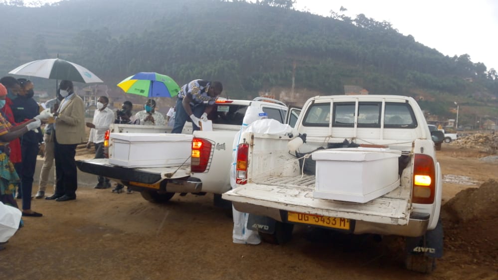 The bodies of two Rwandans killed in Uganda arriving at Gatuna border.