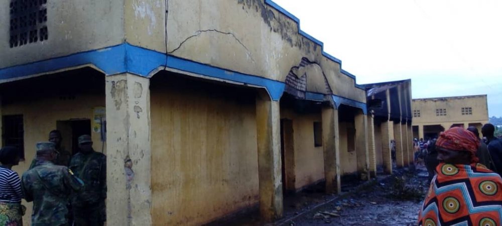 Police rushed to extinguish fire outbreak before spreading to nearby buildings.