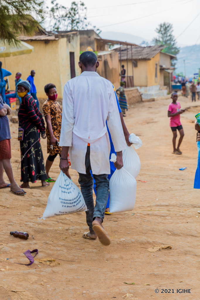 The quantity of donated foodstuffs us determined by the number of family members.
