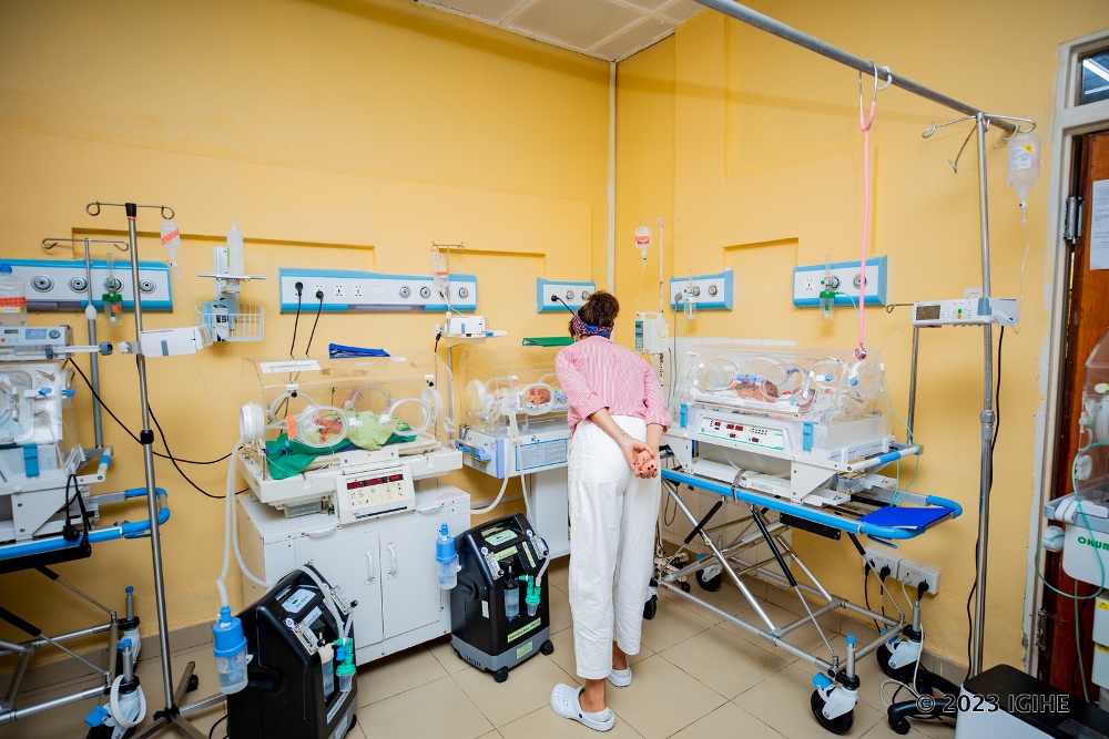 Sonia Rolland visiting the neonatal intensive care unit at Ruhengeri Hospital. 