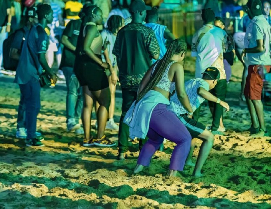 This temporary change in operating hours follows Rwanda’s decision in 2023 to regulate the closure times of bars, nightclubs, and restaurants.