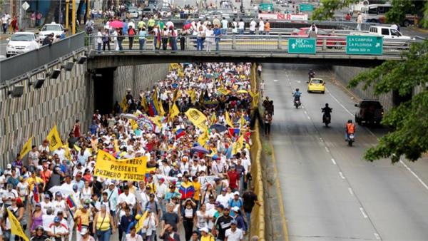 Hundreds of thousands march through the streets of Caracas to demands a recall vote against President Maduro
