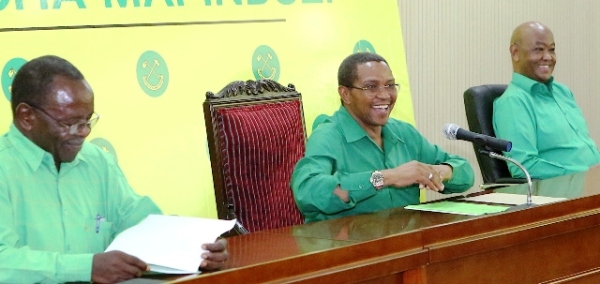 Retired President and National CCM Chairman, Mr Jakaya Kikwete, leads the ruling party's Central Committee meeting at the CCM Sub-Head Office (Mainland) in Dar es Salaam on Saturday. Looking on (left) is the Vice-Chairman (Mainland), Mr Philip Mangula and the Secretary General, Mr Abdulrahman Kinana.